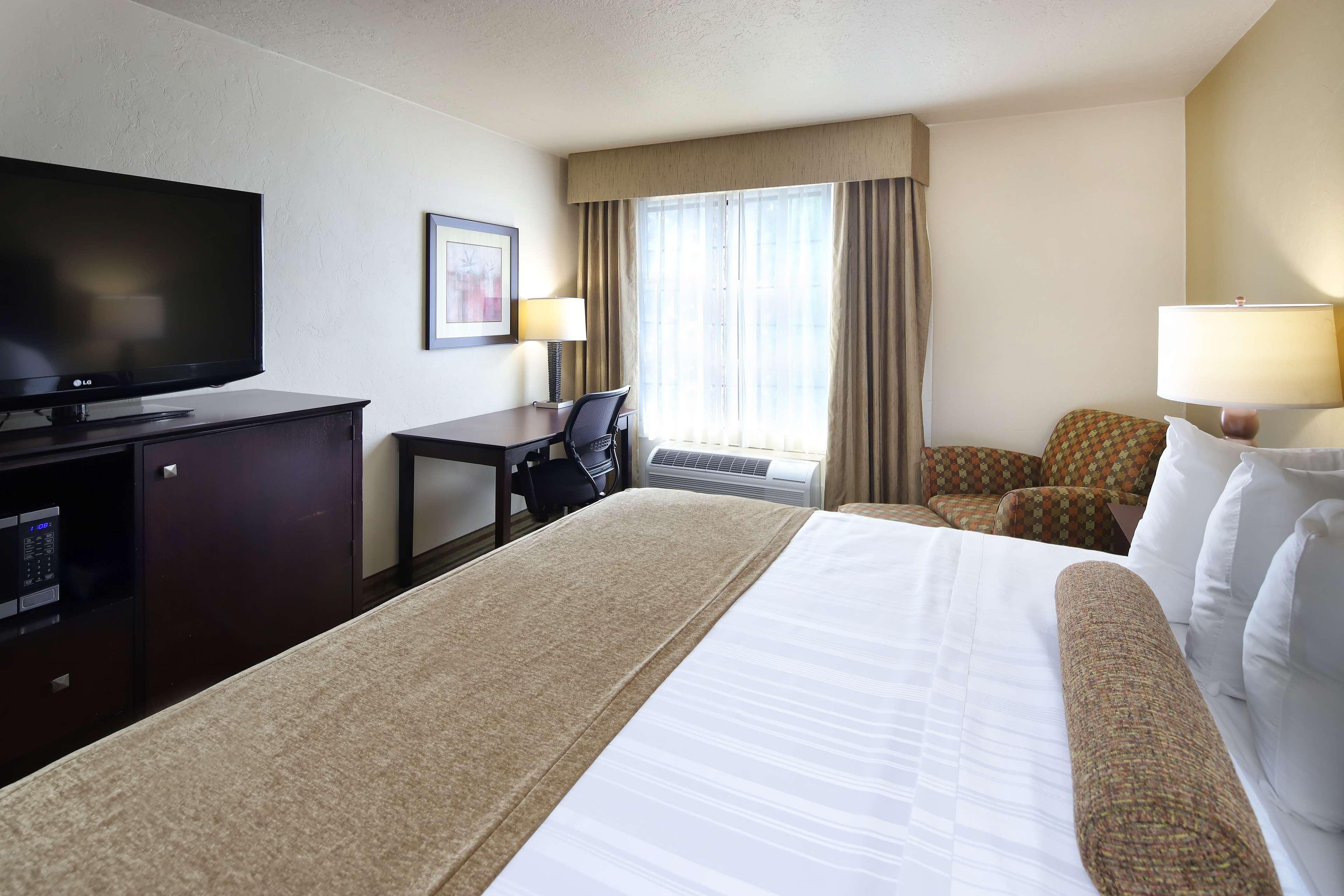 Wyndham Tucson Airport Hotel & Conference Center Exterior photo