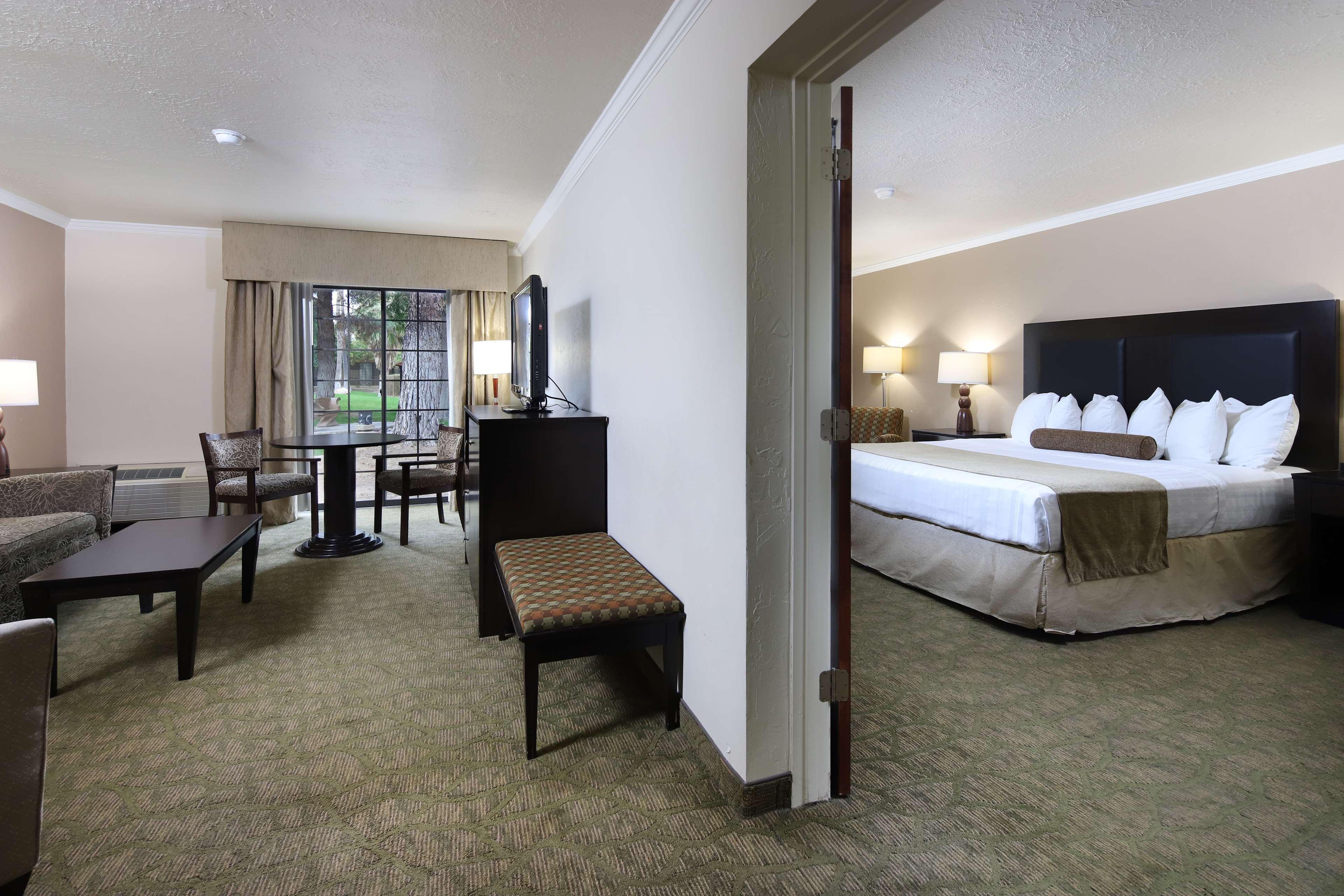 Wyndham Tucson Airport Hotel & Conference Center Exterior photo