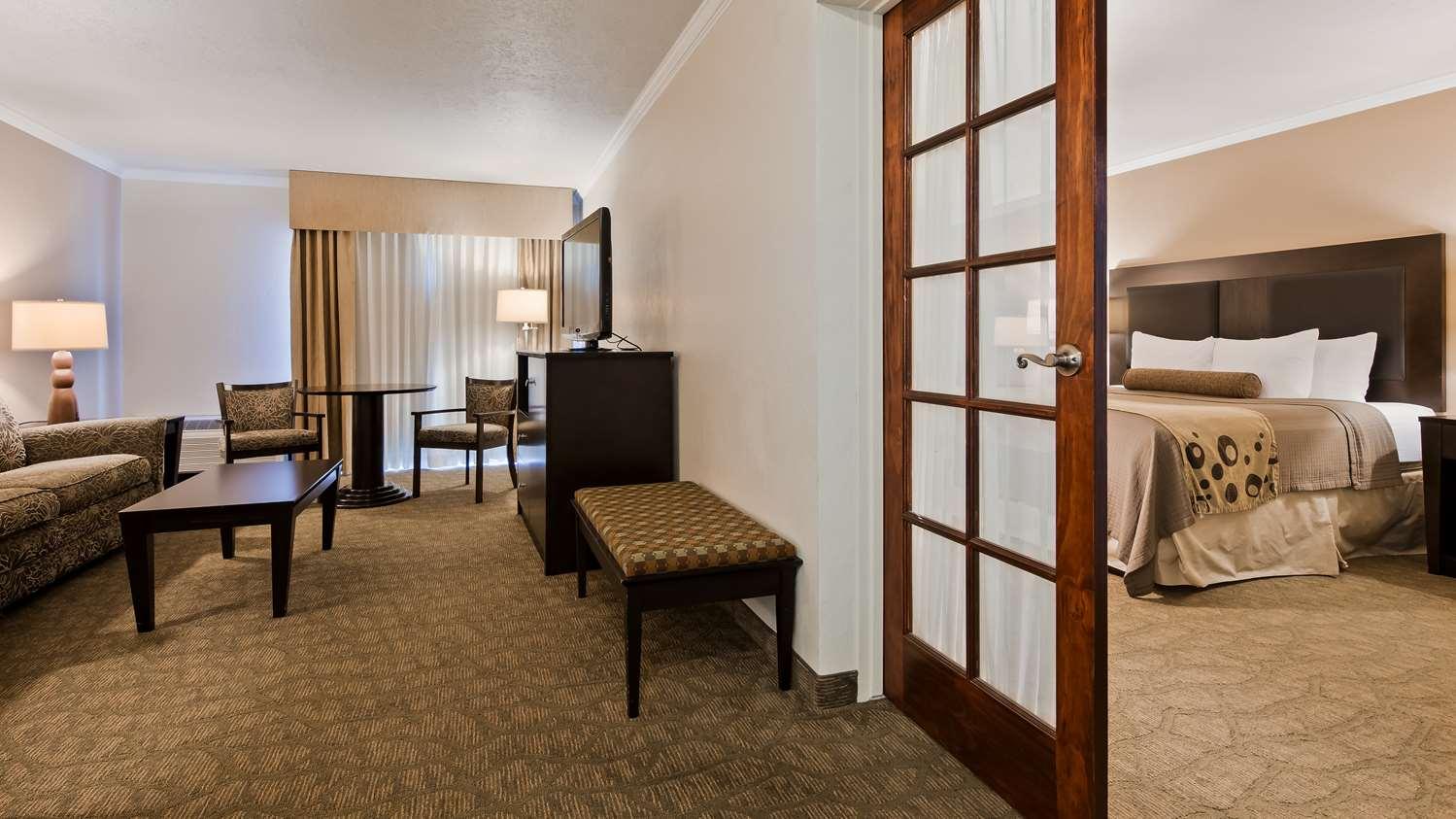 Wyndham Tucson Airport Hotel & Conference Center Exterior photo