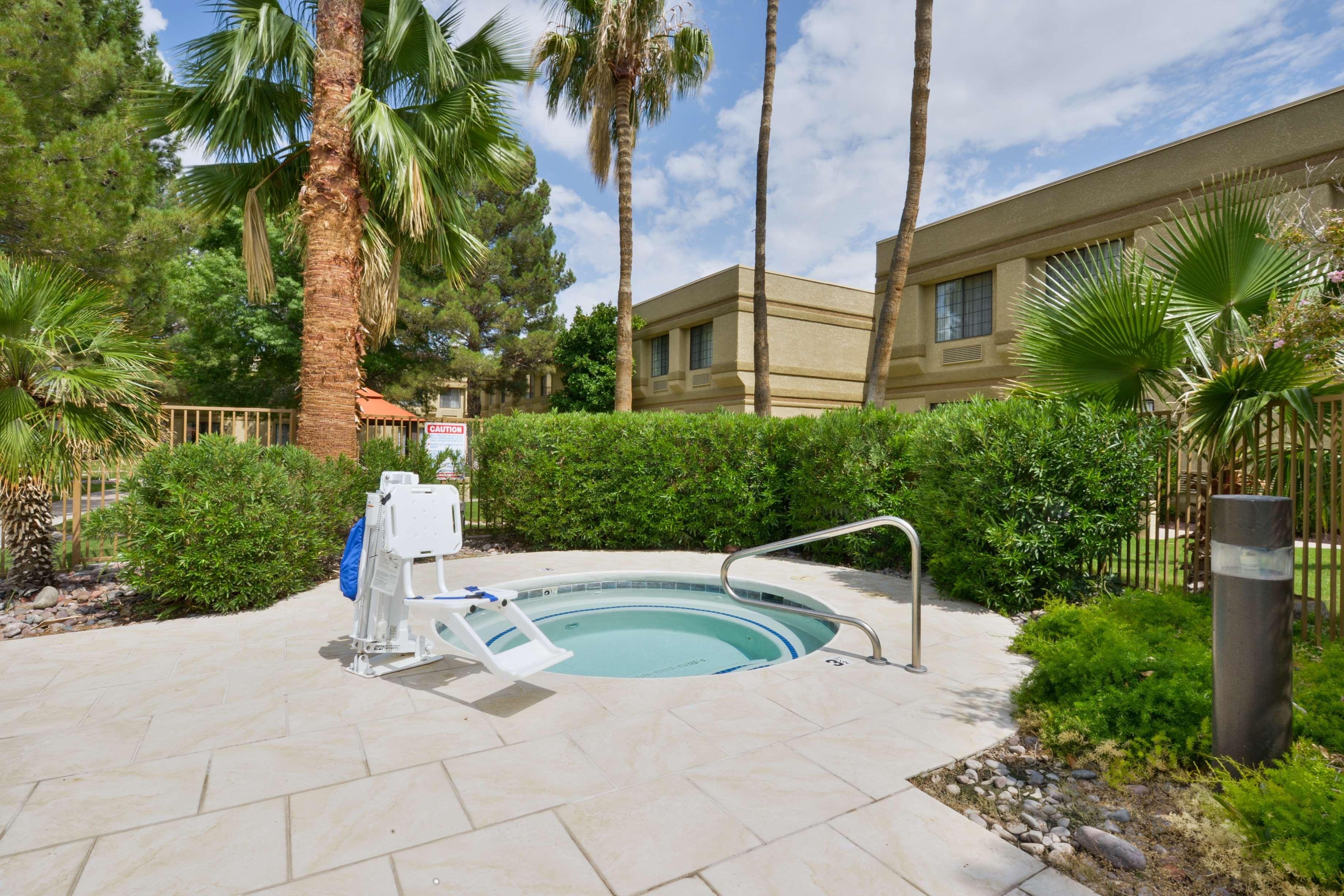 Wyndham Tucson Airport Hotel & Conference Center Exterior photo
