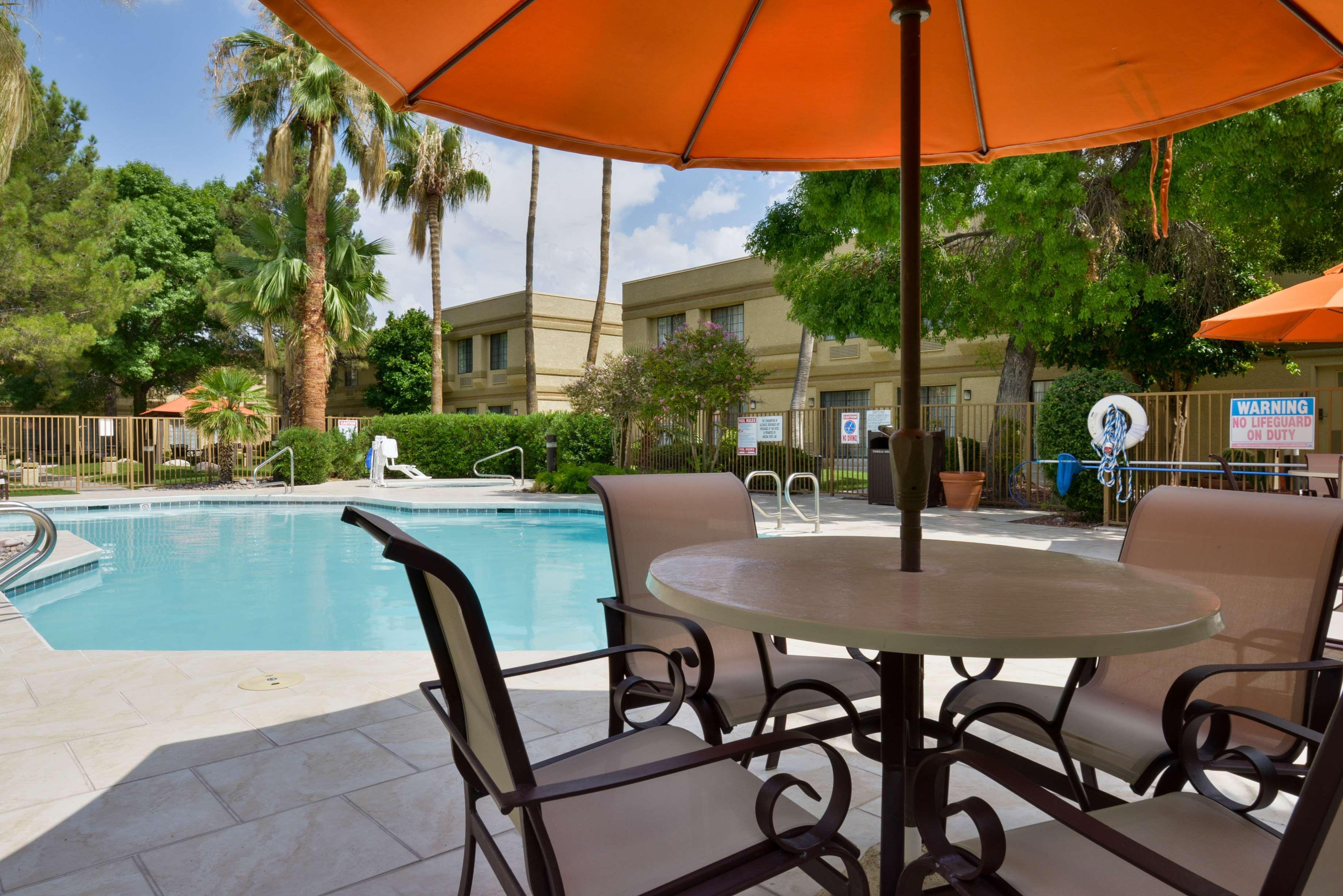 Wyndham Tucson Airport Hotel & Conference Center Exterior photo