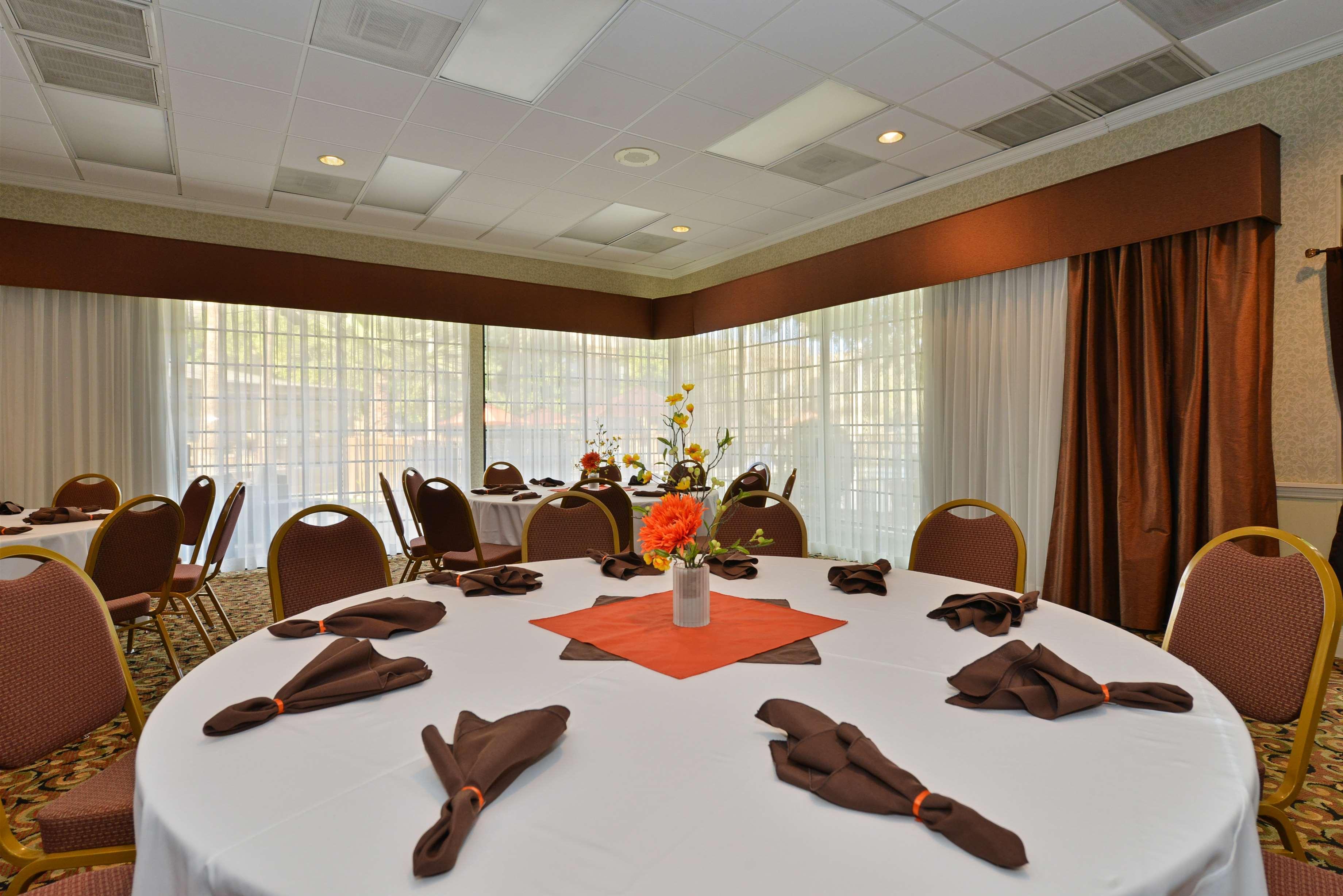 Wyndham Tucson Airport Hotel & Conference Center Exterior photo