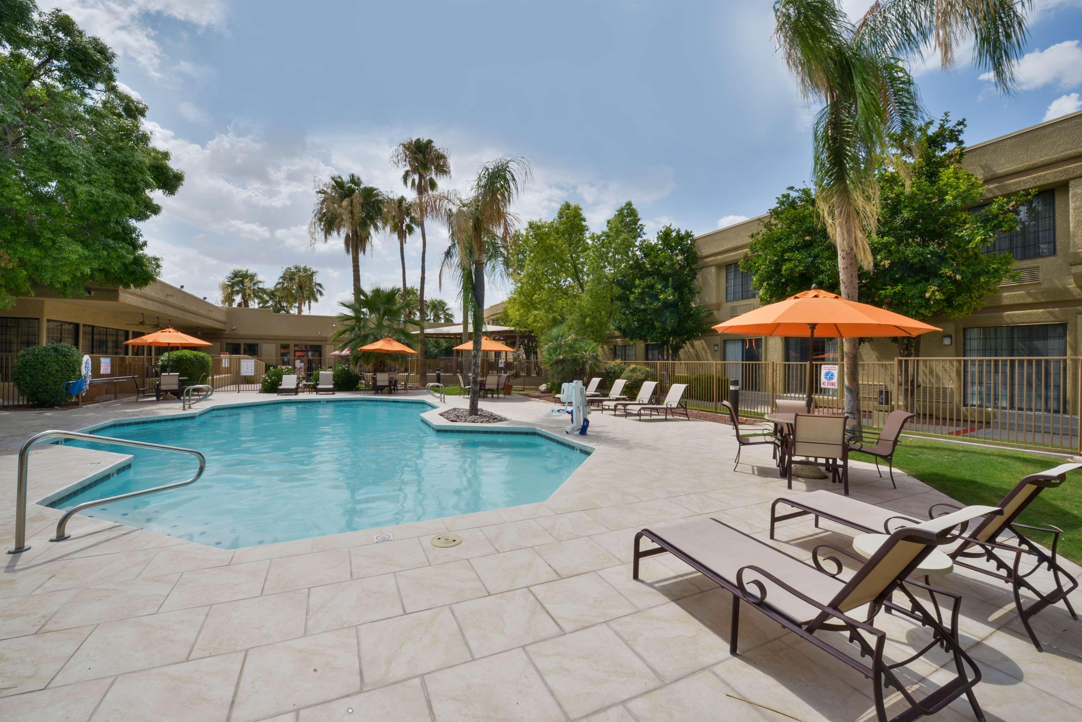 Wyndham Tucson Airport Hotel & Conference Center Exterior photo