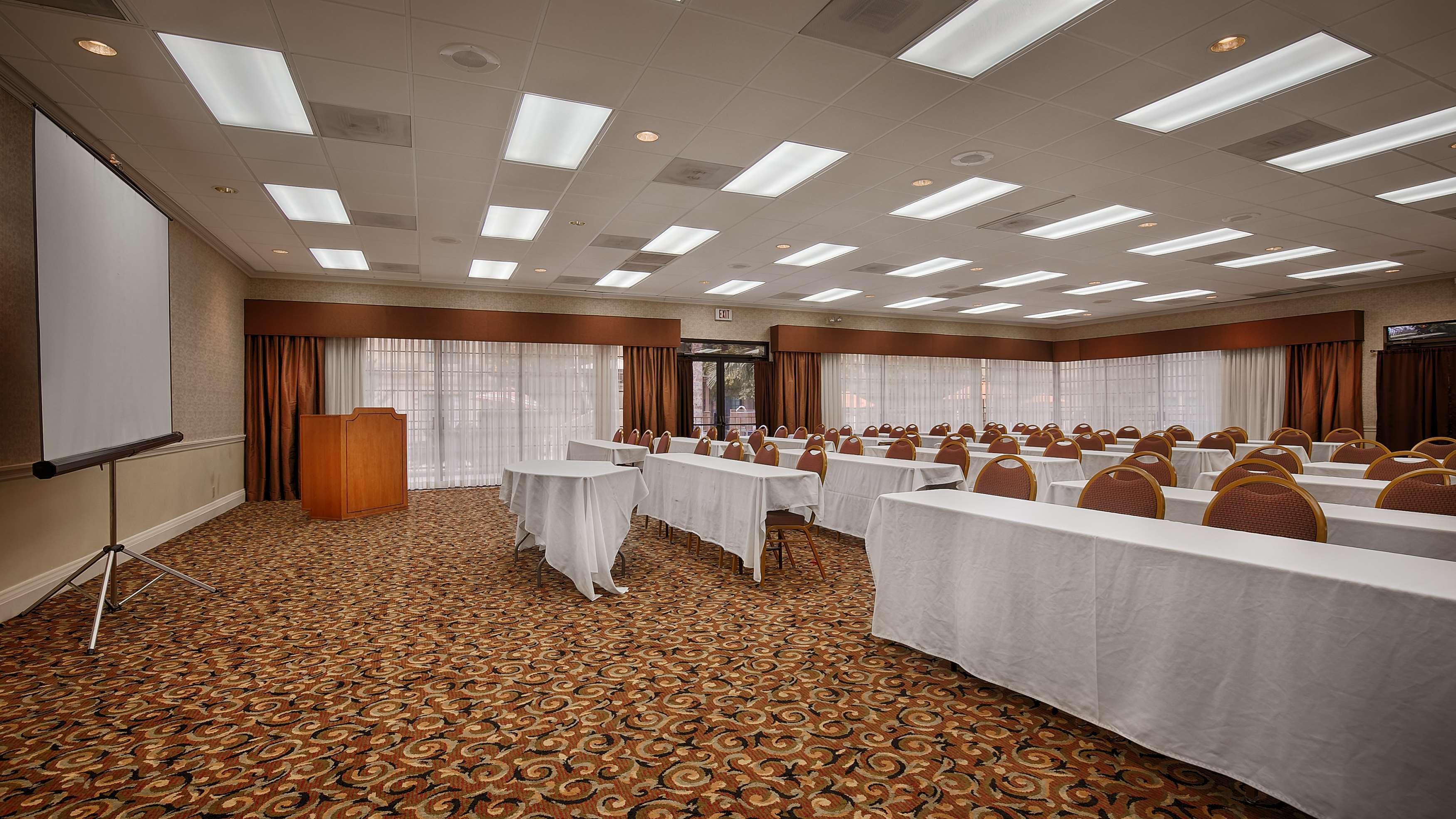 Wyndham Tucson Airport Hotel & Conference Center Exterior photo