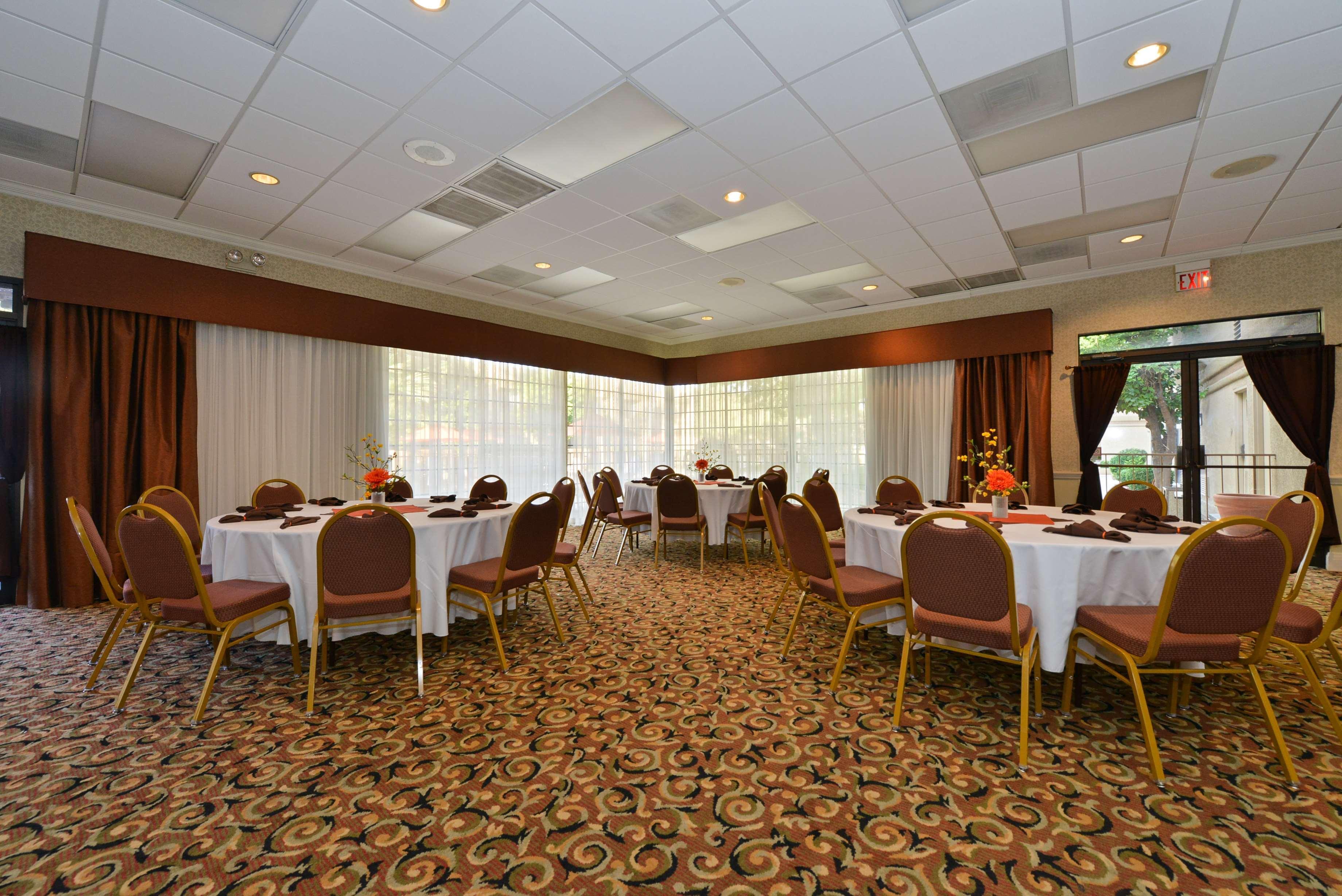 Wyndham Tucson Airport Hotel & Conference Center Exterior photo