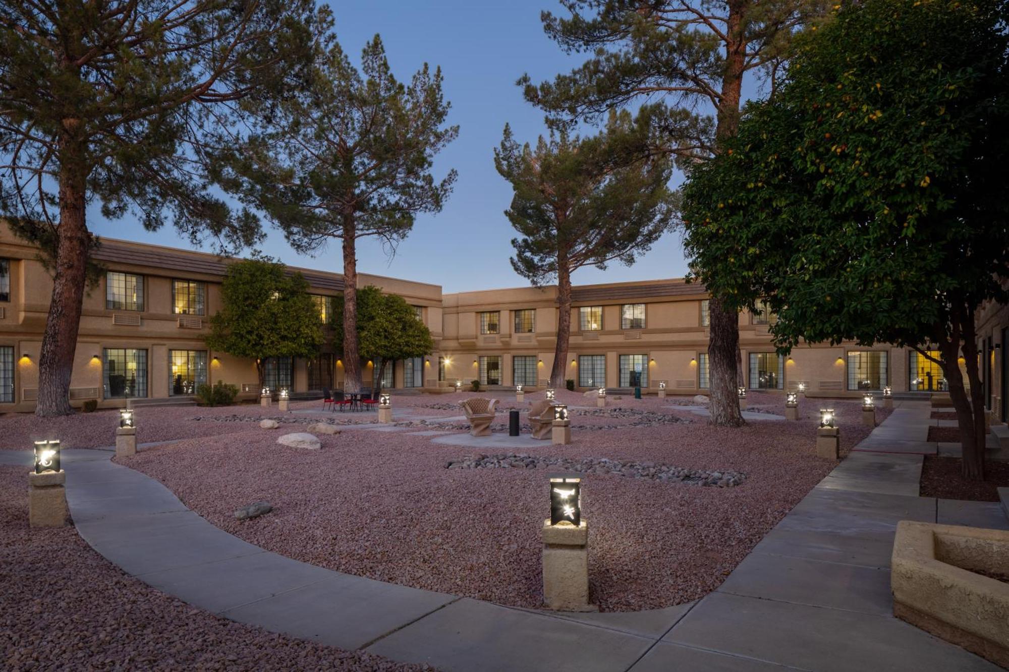 Wyndham Tucson Airport Hotel & Conference Center Exterior photo