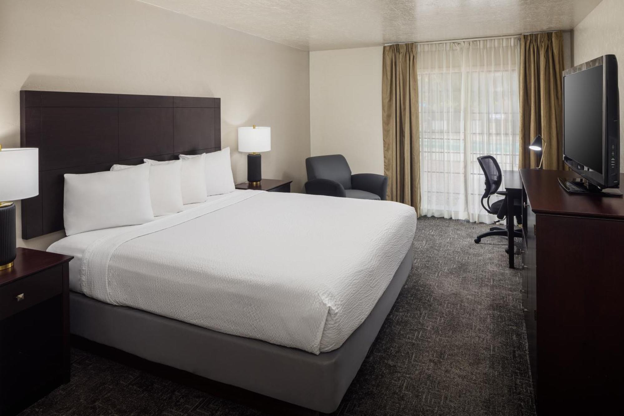 Wyndham Tucson Airport Hotel & Conference Center Exterior photo