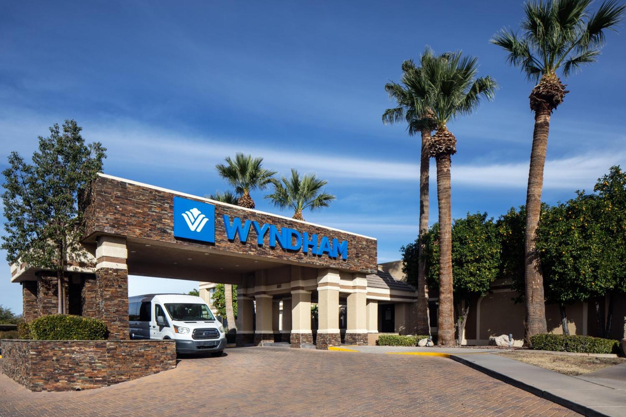Wyndham Tucson Airport Hotel & Conference Center Exterior photo